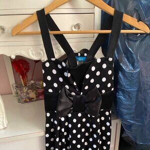 Very chic black and white dots dress